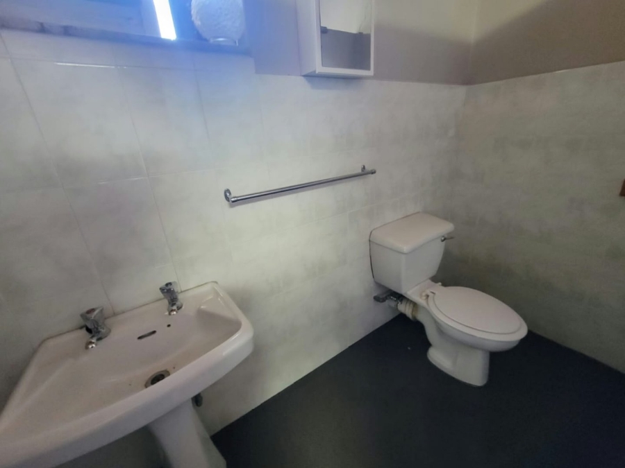 5 Bedroom Property for Sale in Suidrand Free State